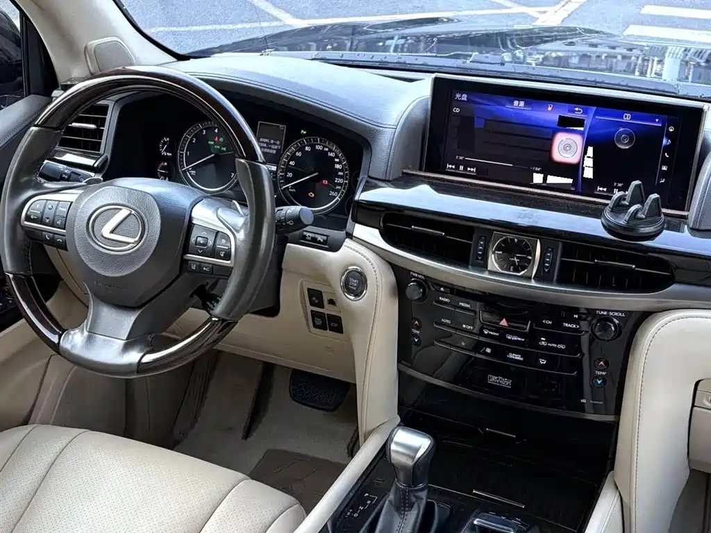 Lexus LX 2016 — фото 9