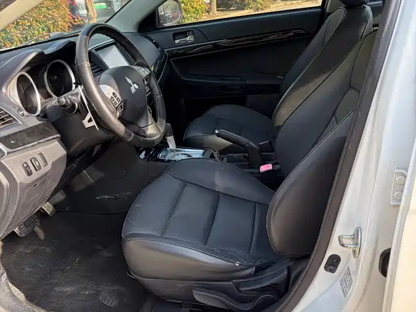 Mitsubishi Lancer EX 2012