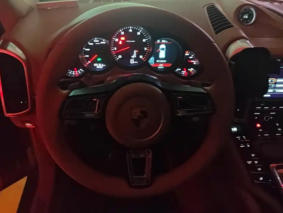 Porsche Cayenne 2014 — фото 15