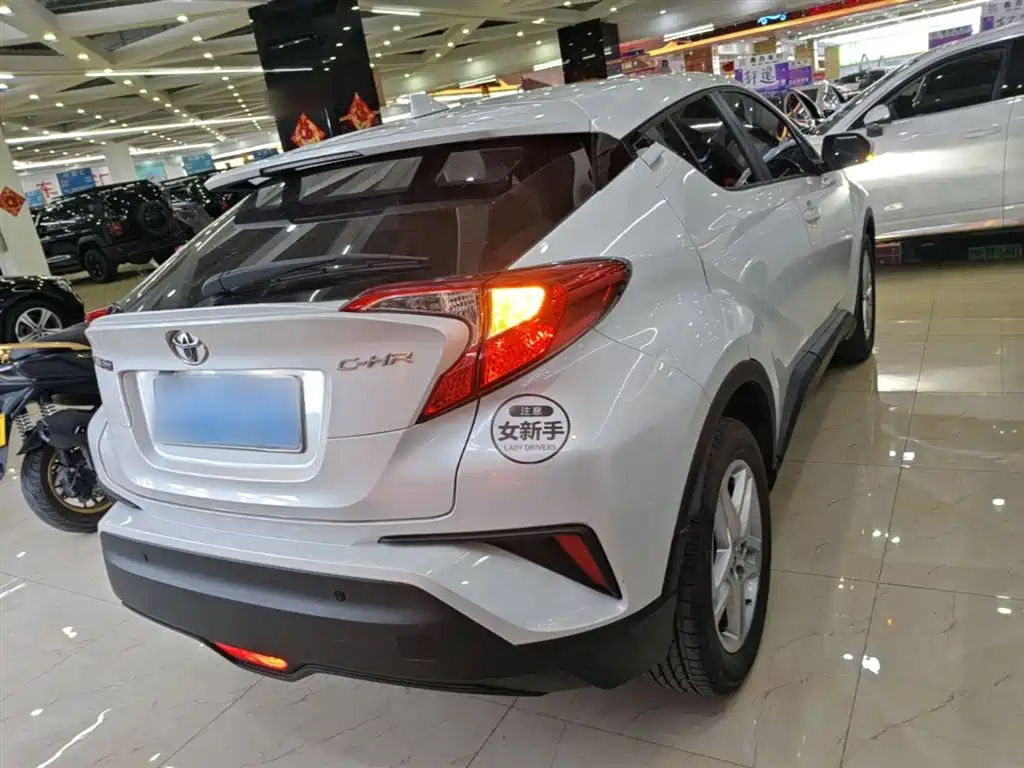 Toyota C-HR 2022 — фото 7