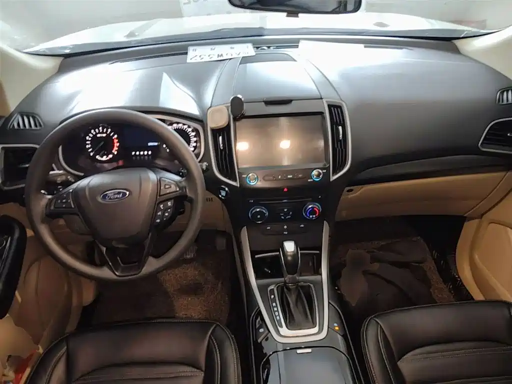Ford Edge 2016 — фото 10