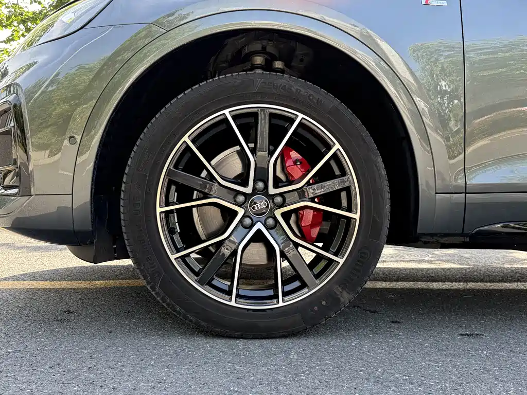Audi Q5L 2024 — фото 18