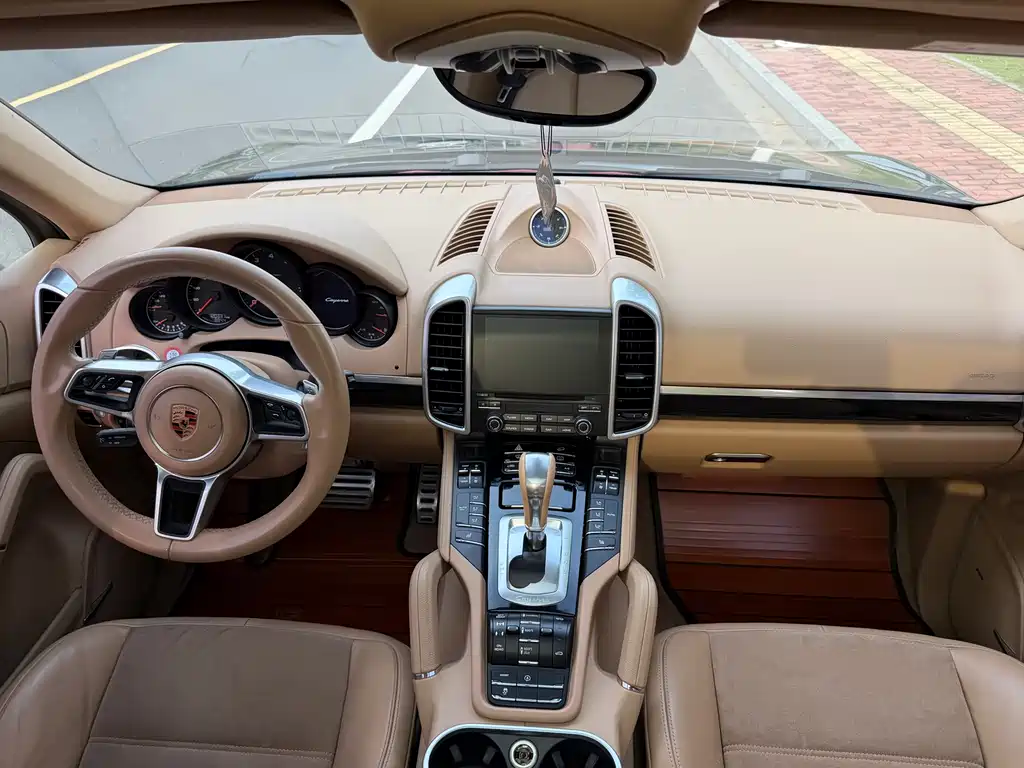 Porsche Cayenne 2017 — фото 12