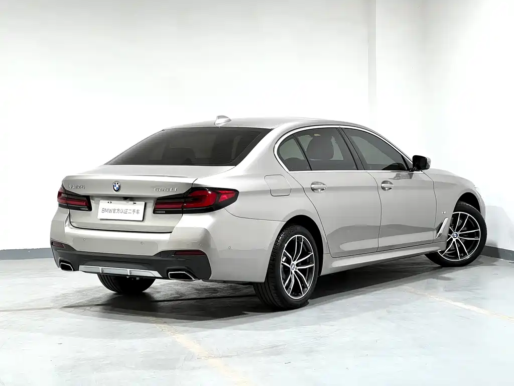 BMW 5 Series 2022 — фото 10