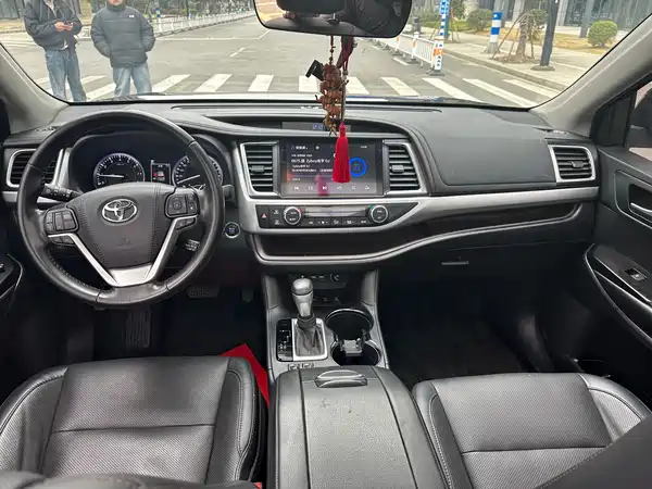 Toyota Highlander 2021