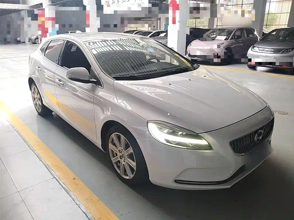 Volvo V40 2019 — фото 4