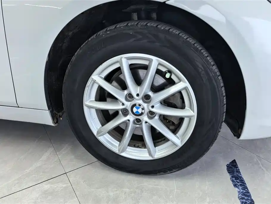 BMW 2 Series Active Tourer 2017 — фото 6