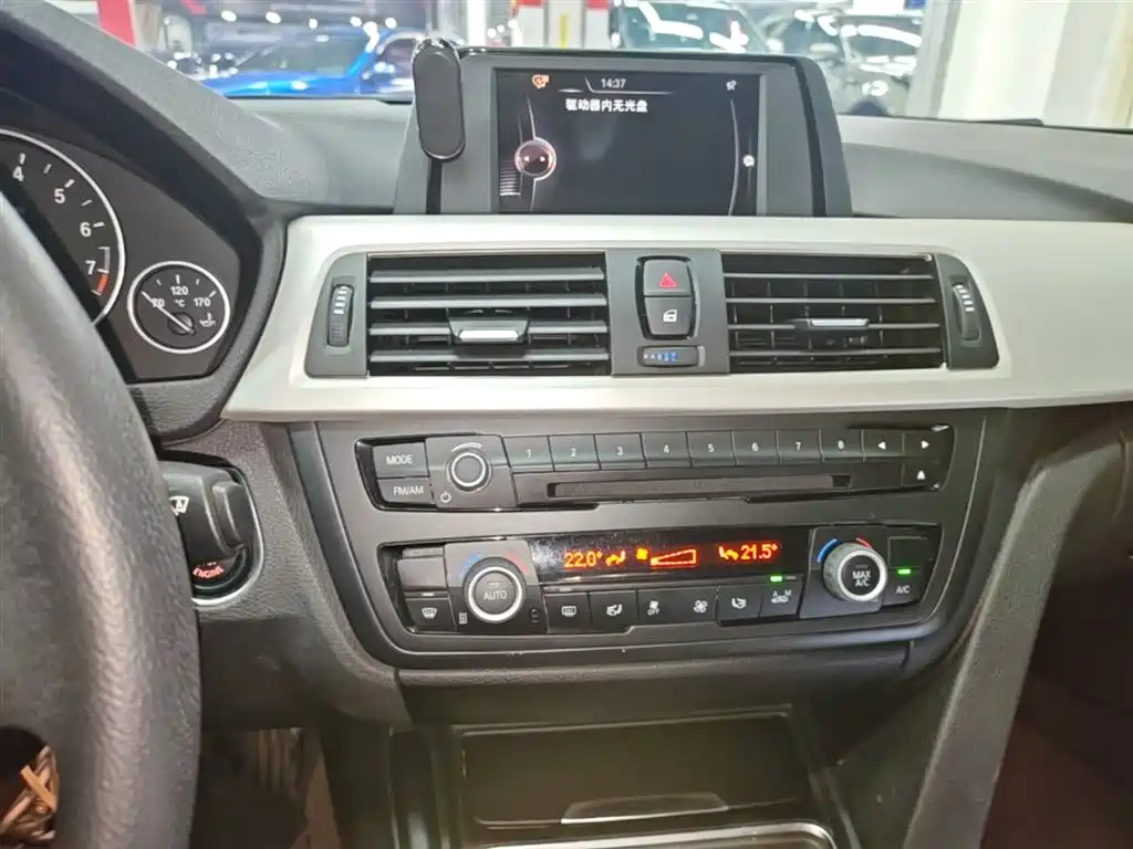 BMW 3 Series 2015 — фото 13
