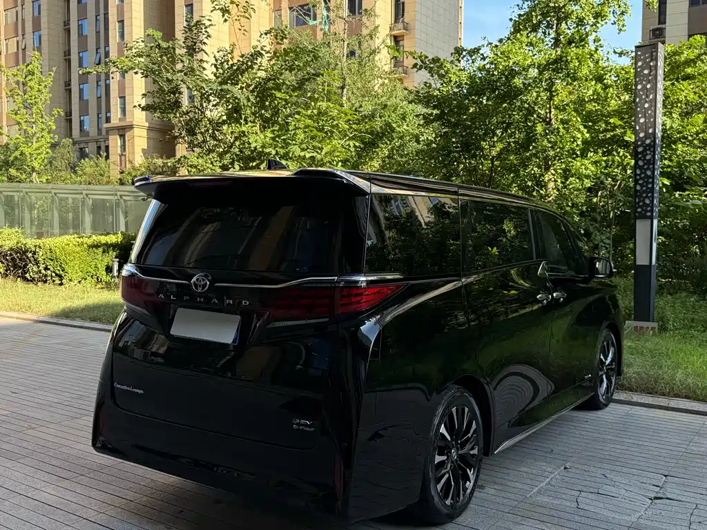 Toyota Alphard 2025