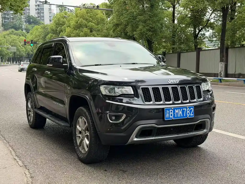 Jeep Grand Cherokee 2014 — фото 3