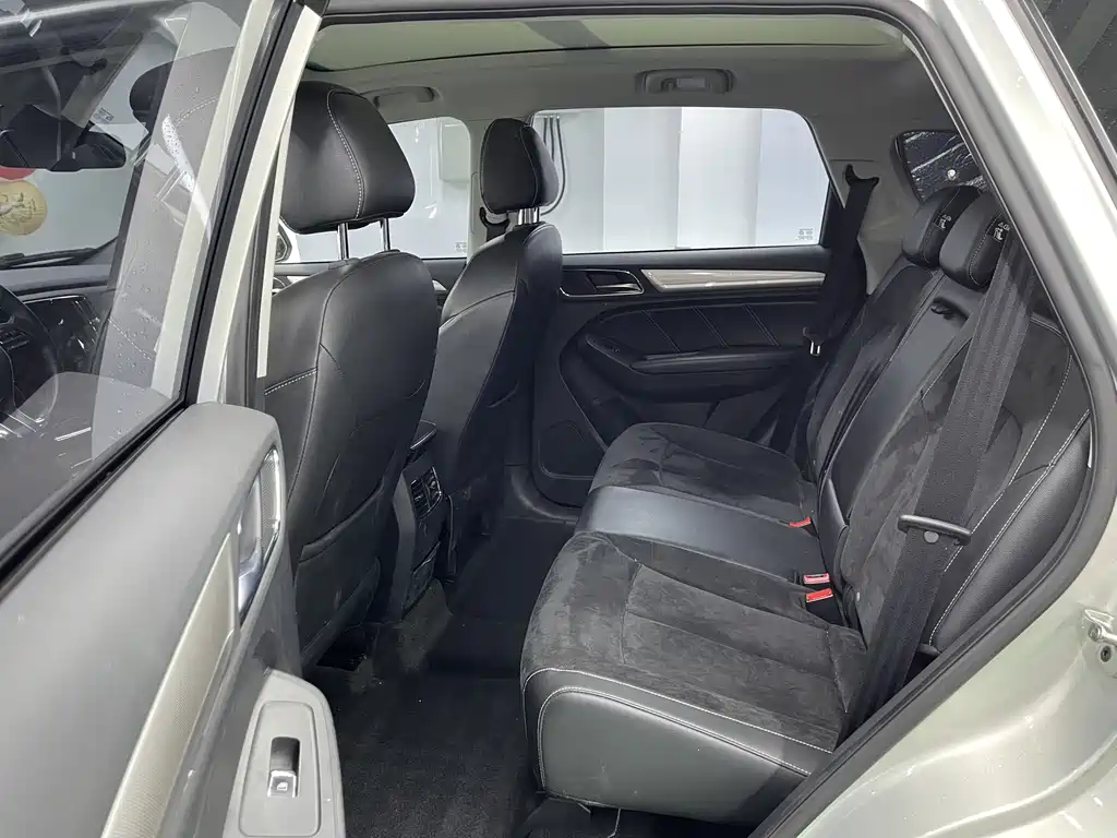 Roewe RX5 New Energy 2018 — фото 9
