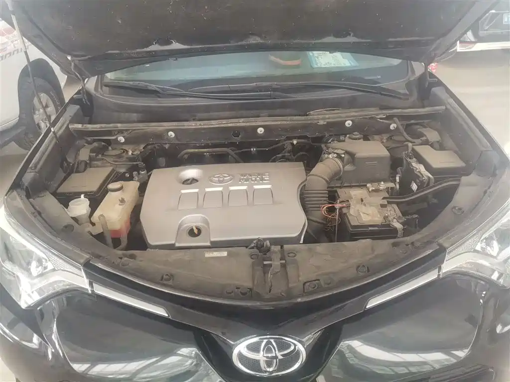 Toyota RAV4 2018 — фото 16