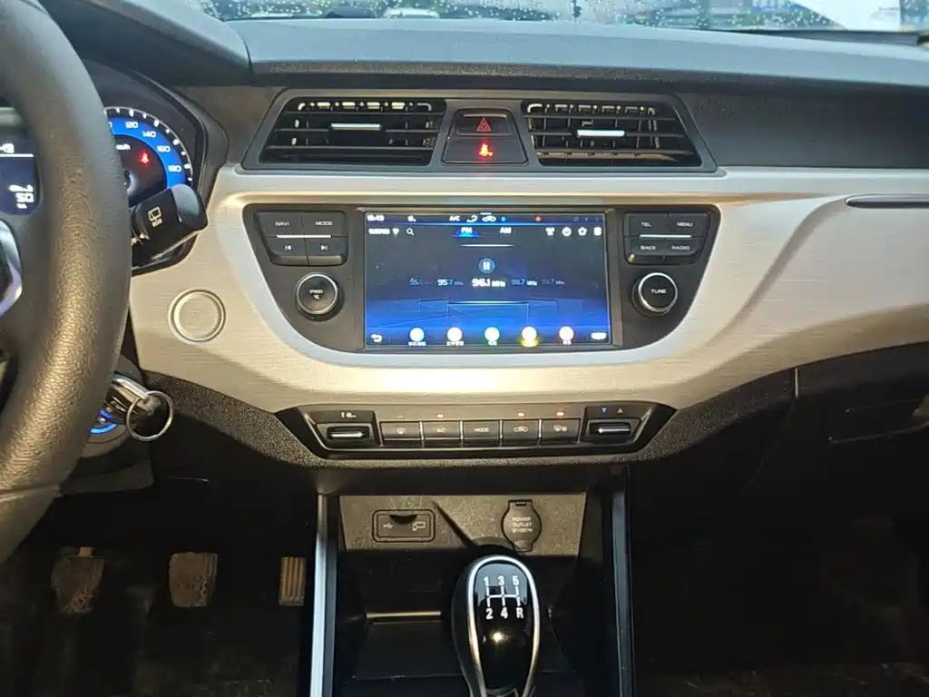 Geely Vision X3 2020 — фото 13