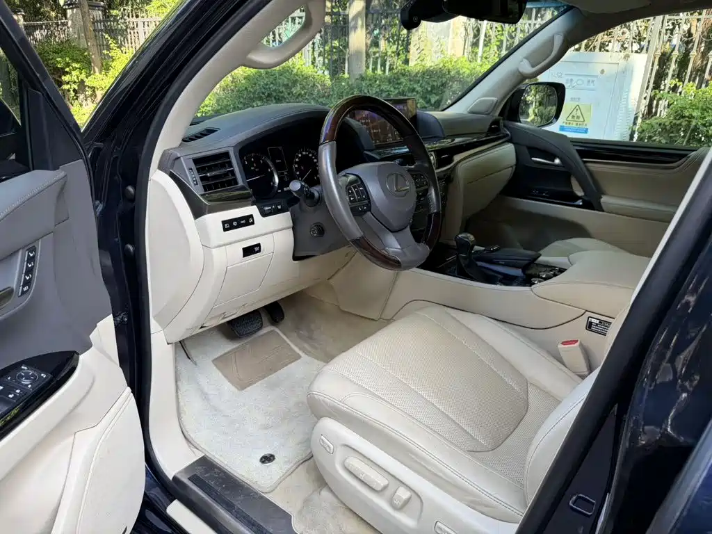 Lexus LX 2016