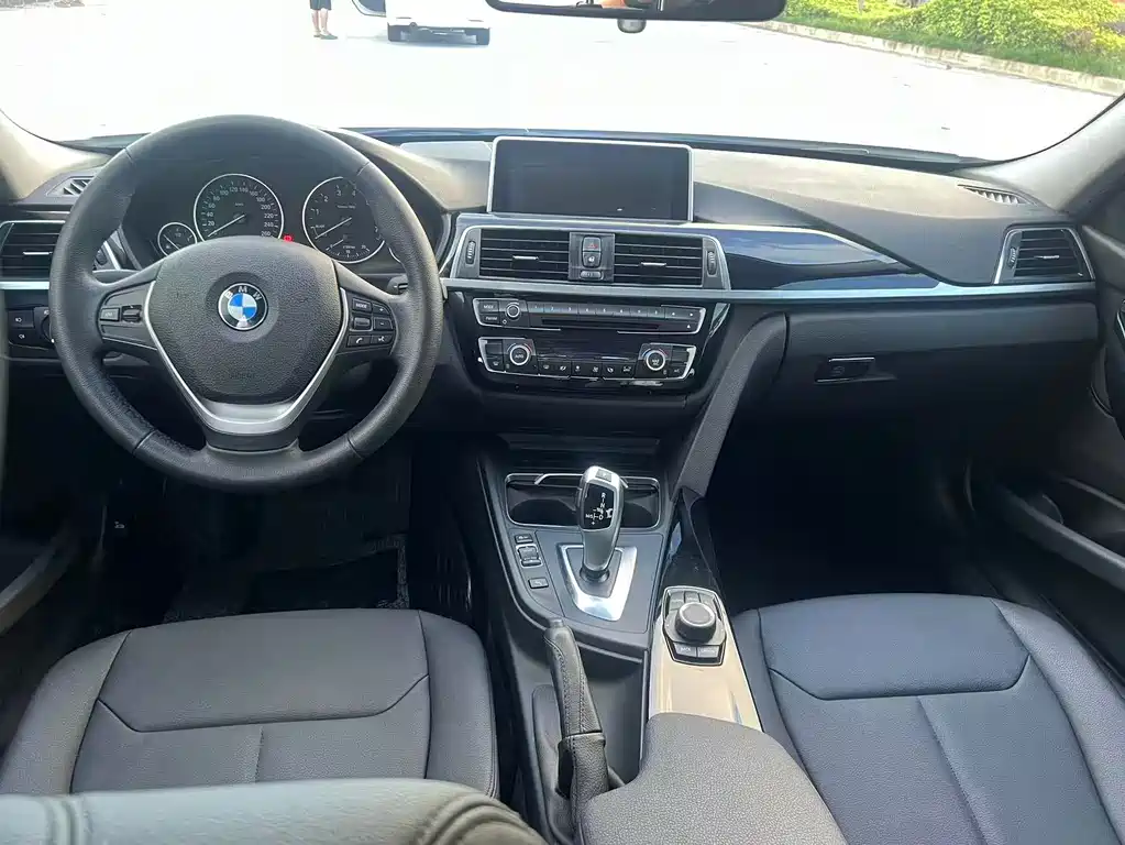 BMW 3 Series 2016 — фото 12