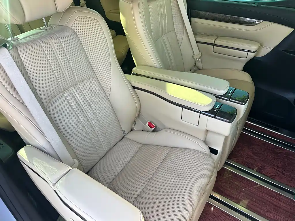 Toyota Alphard 2019 — фото 17