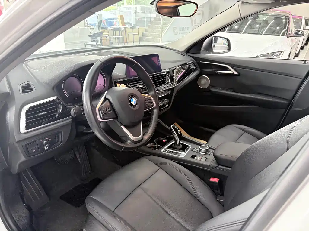BMW 1 Series 2021 — фото 12