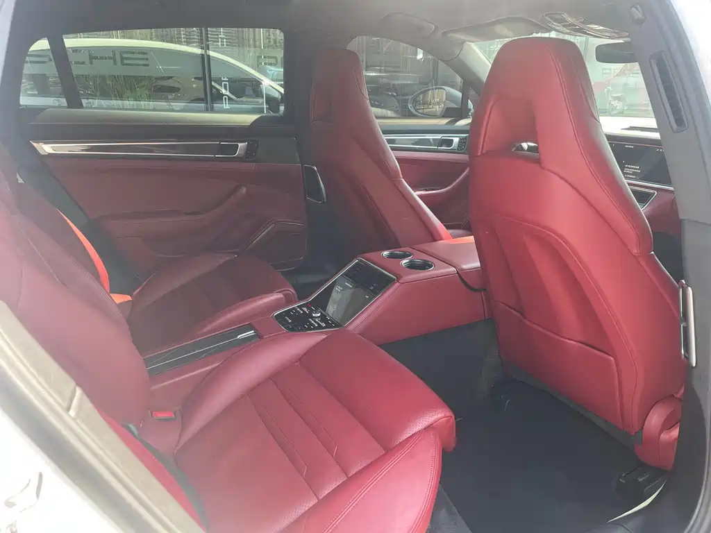 Porsche Panamera 2018 — фото 10