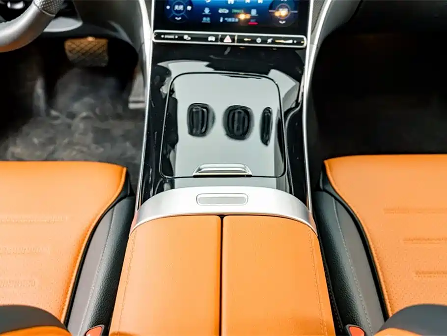 Mercedes-Benz C-Class 2024 — фото 11