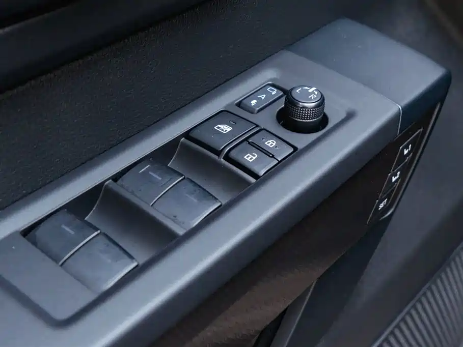 Toyota Sequoia 2025 — фото 13