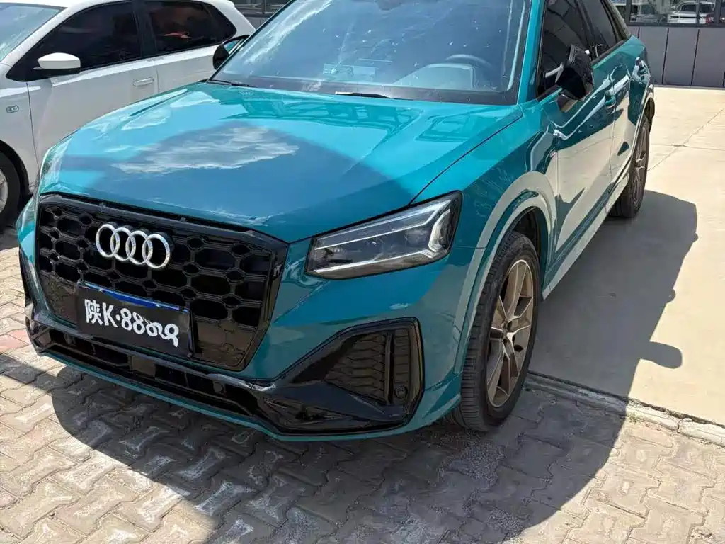 Audi Q2L 2022 — фото 1