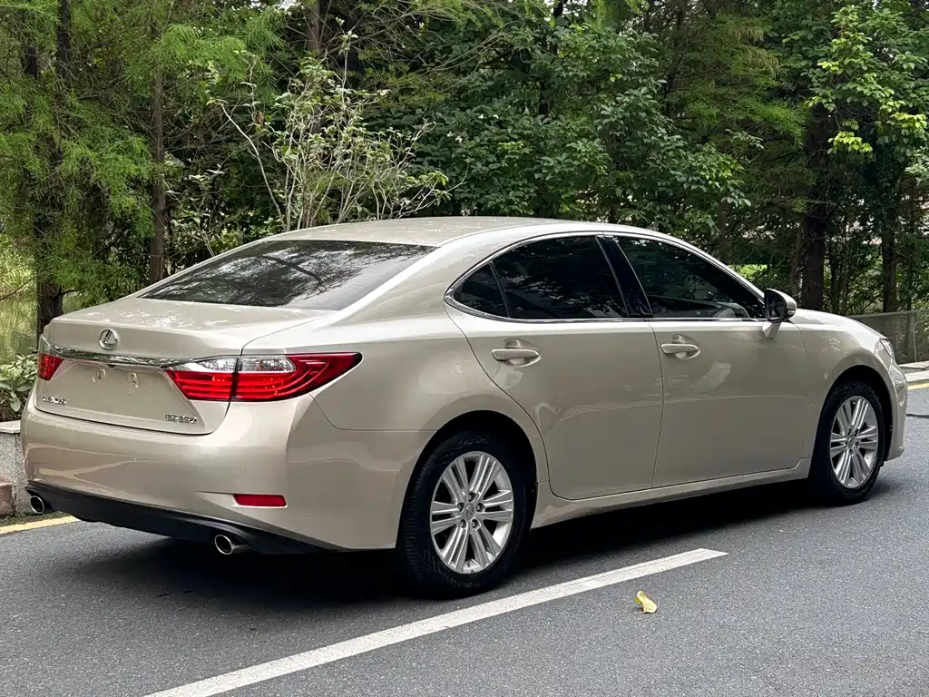 Lexus ES 2012 — фото 4
