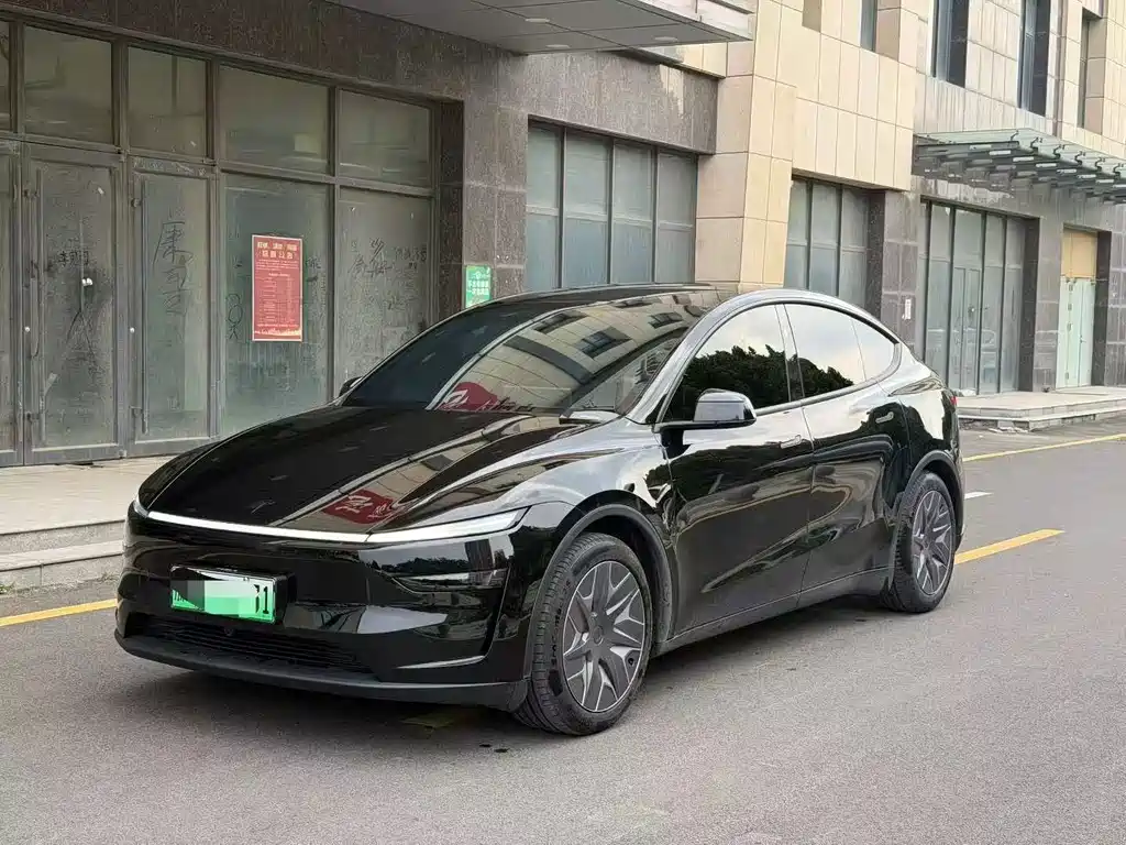 Tesla Model Y L 2025