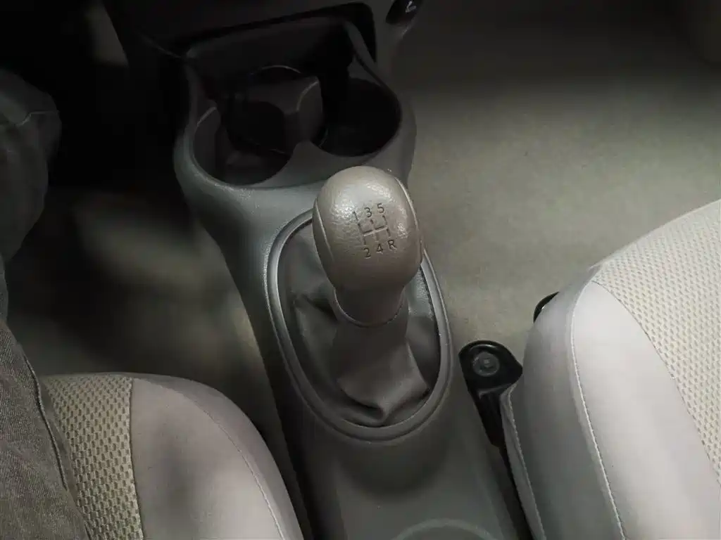 Nissan Sunny 2014 — фото 14