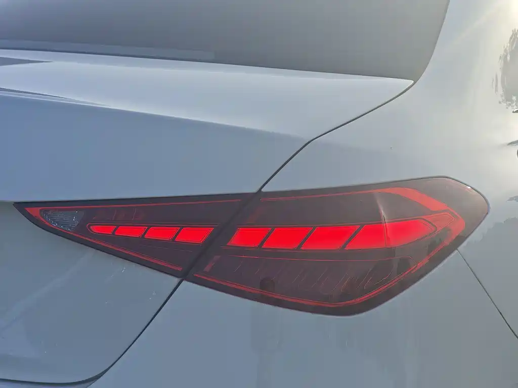 Mercedes-Benz C-Class 2023 — фото 10