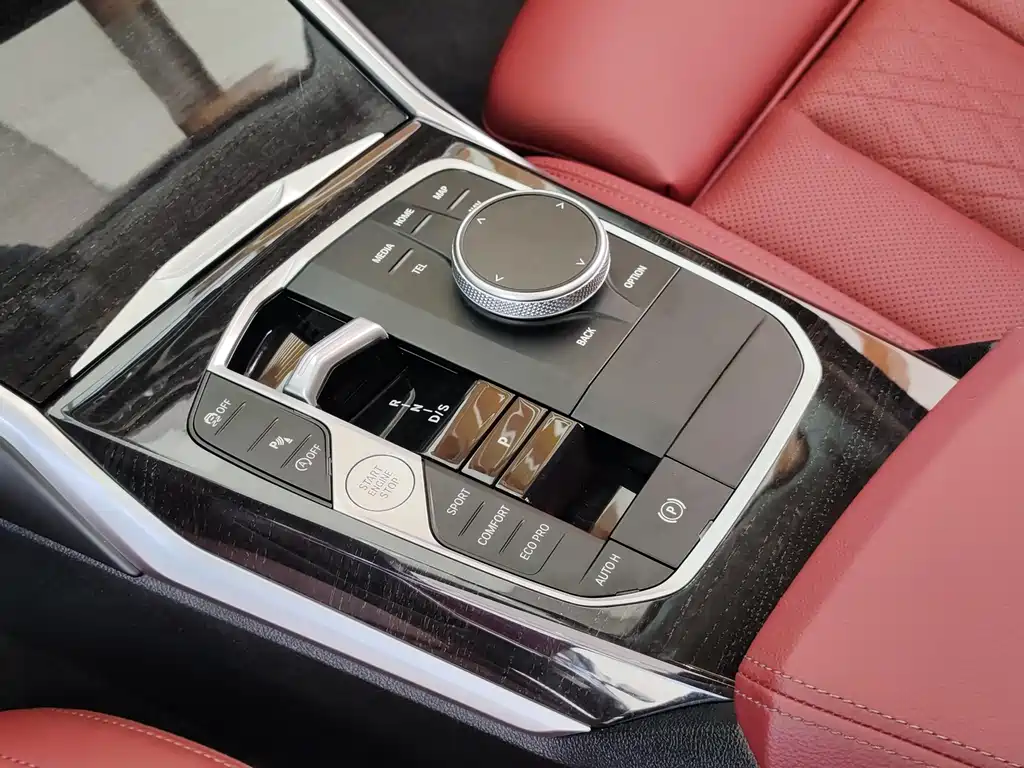 BMW 3 Series 2024 — фото 14