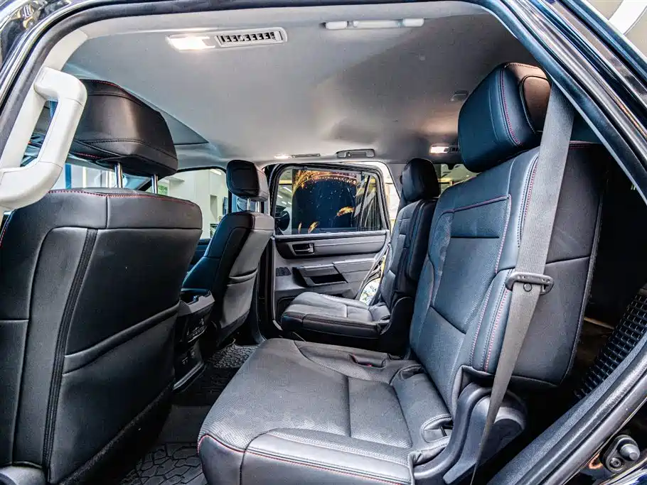 Toyota Sequoia 2023 — фото 25