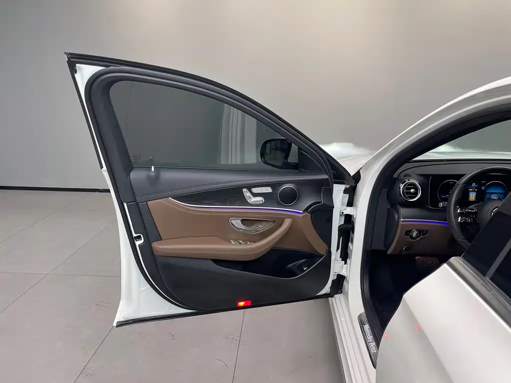 Mercedes-Benz E-Class 2022 — фото 28