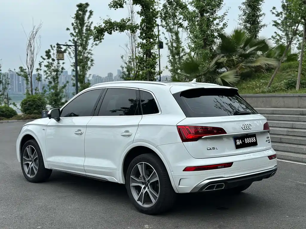 Audi Q5L 2022 — фото 4