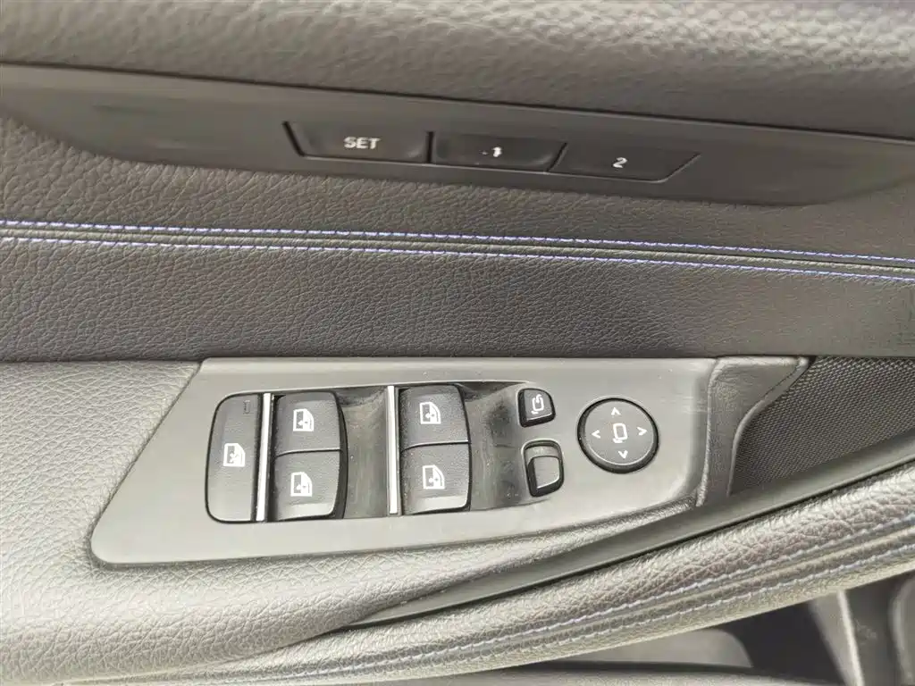 BMW 5 Series 2018 — фото 9