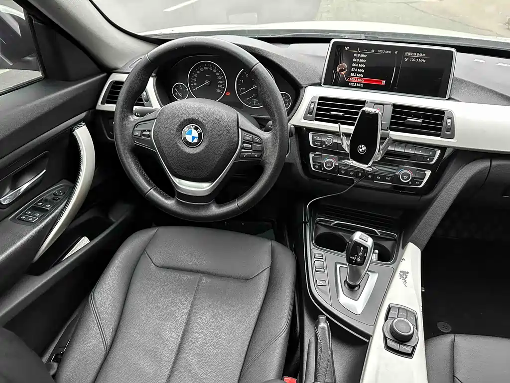 BMW 3 Series GT 2017 — фото 10