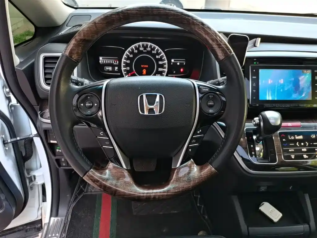 Honda Odyssey 2017 — фото 11