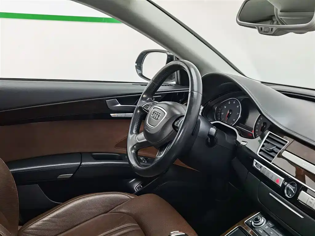 Audi A8 2017 — фото 22