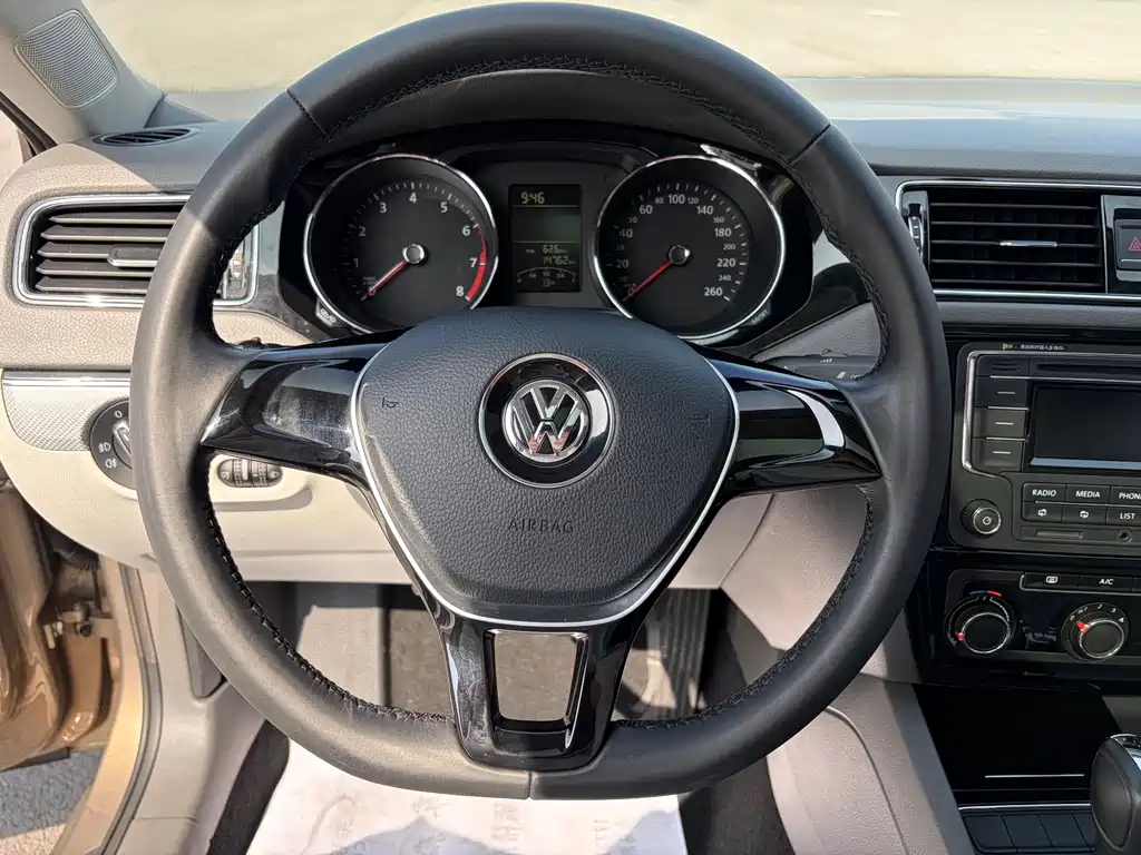 Volkswagen Sagitar 2015 — фото 11