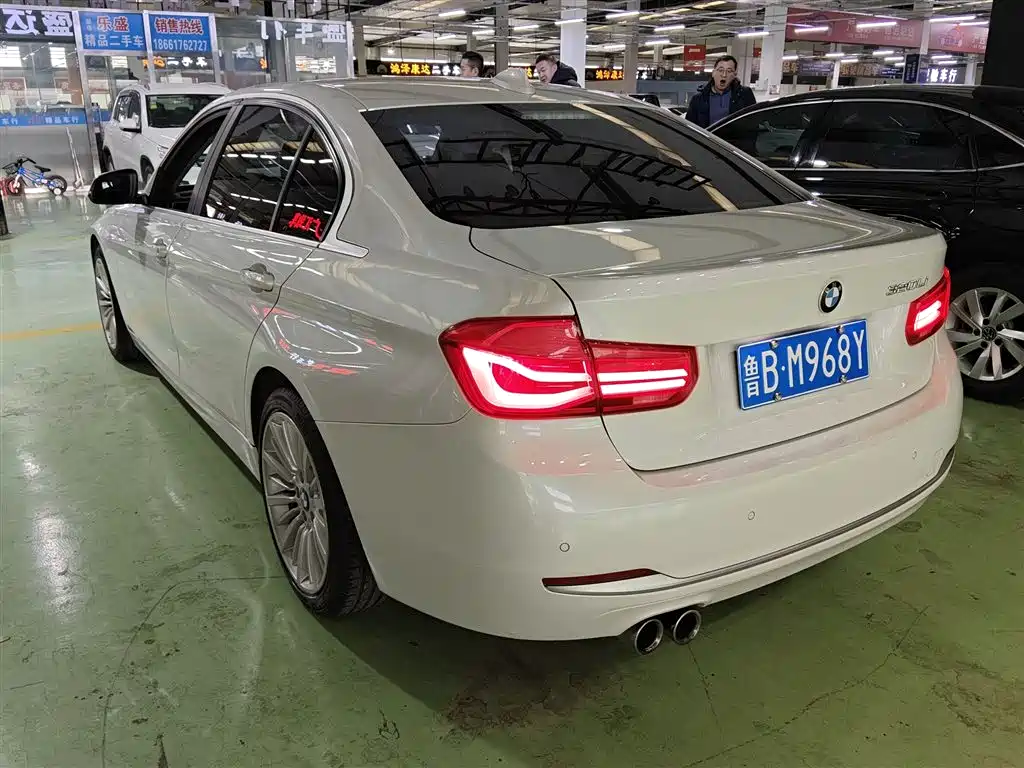 BMW 3 Series 2018 — фото 21