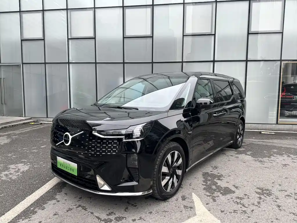 Volvo EM90 2024