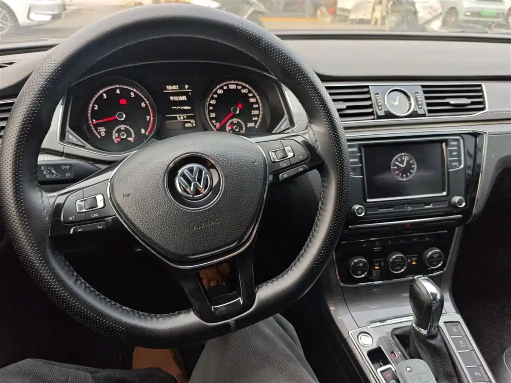Volkswagen Passat 2018 — фото 12