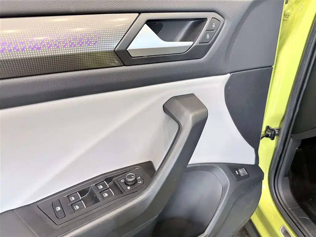Volkswagen T-Roc 2023 — фото 11