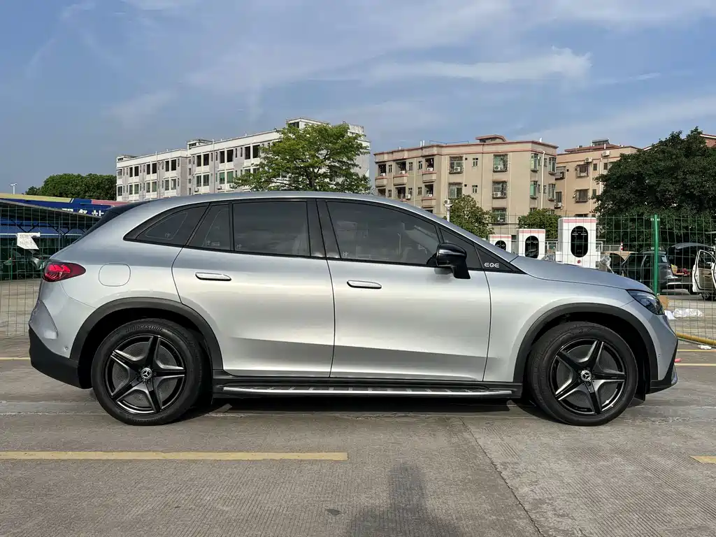 Mercedes-Benz EQE SUV 2023 — фото 4