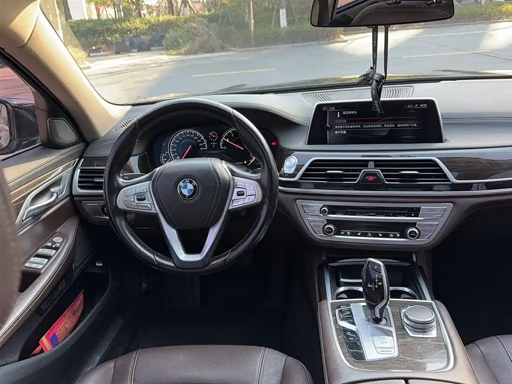 BMW 7 Series 2017 — фото 3