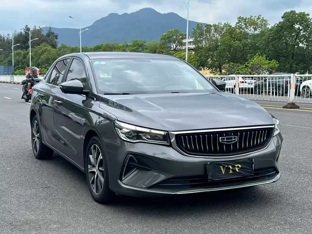 Geely Emgrand 2022