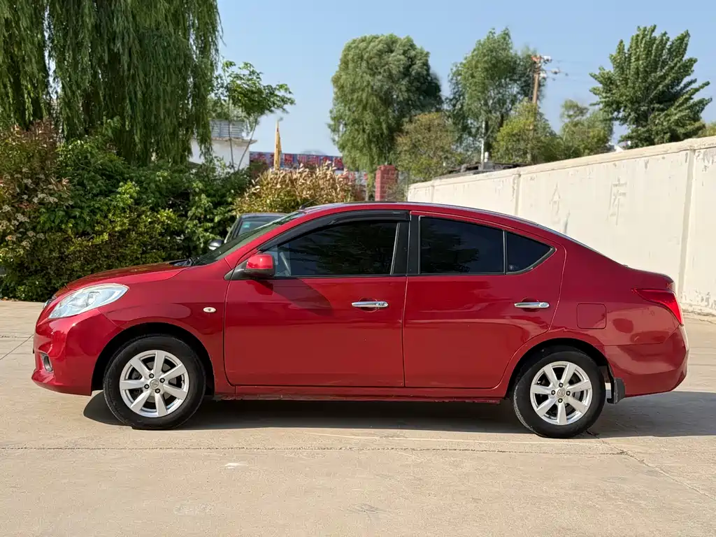 Nissan Sunny 2011 — фото 4