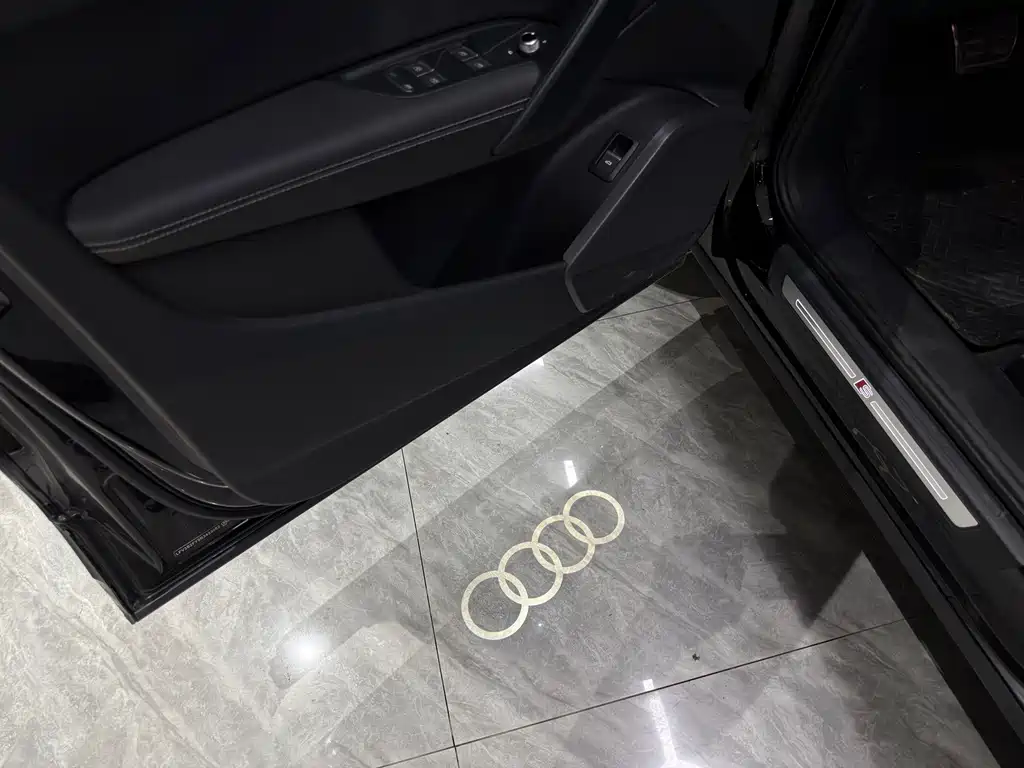 Audi Q5L 2025 — фото 9