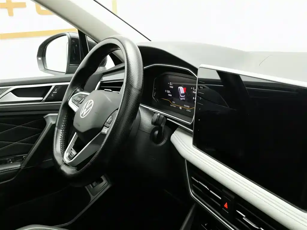 Volkswagen Tiguan L 2023 — фото 22