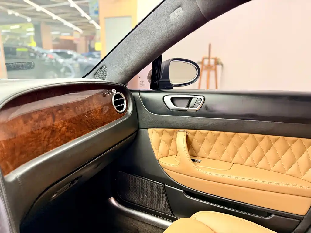 Bentley Flying Spur 2010 — фото 21