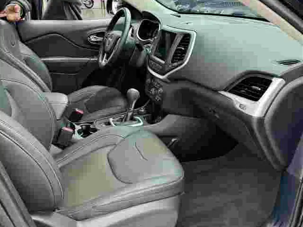 Jeep Cherokee 2017 — фото 10